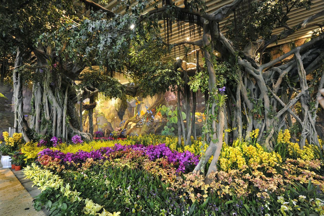 Howard Johnson Flower City Hotel Kunming Exterior foto