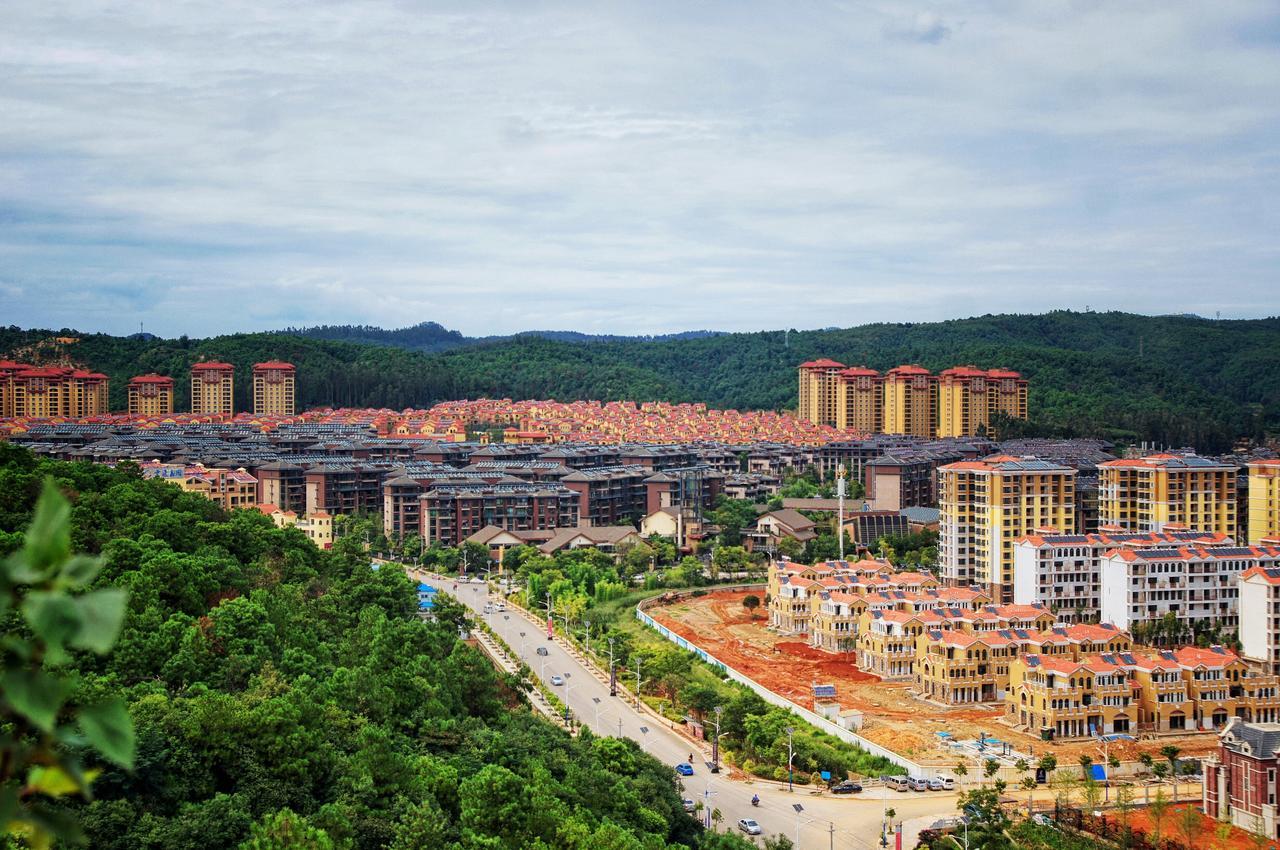 Howard Johnson Flower City Hotel Kunming Exterior foto
