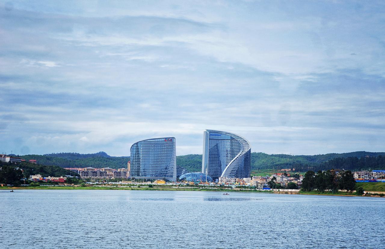 Howard Johnson Flower City Hotel Kunming Exterior foto