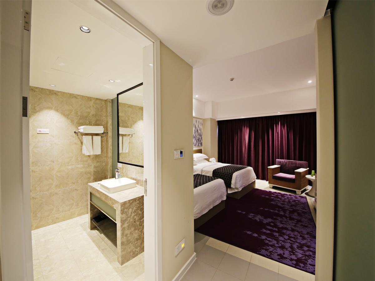 Howard Johnson Flower City Hotel Kunming Exterior foto