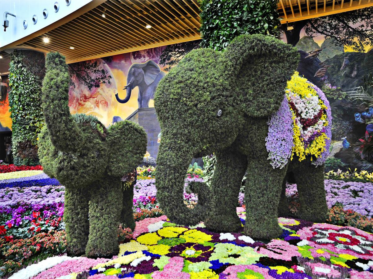 Howard Johnson Flower City Hotel Kunming Exterior foto
