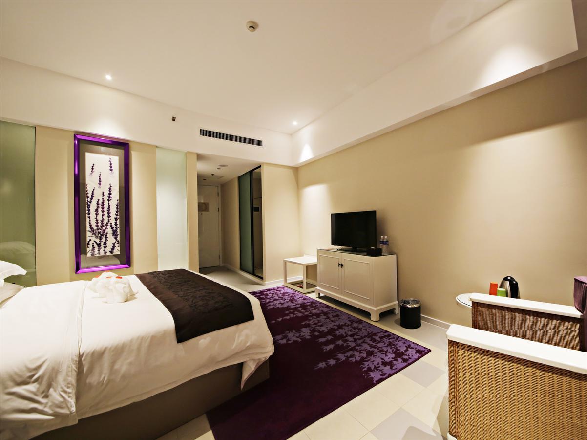 Howard Johnson Flower City Hotel Kunming Exterior foto