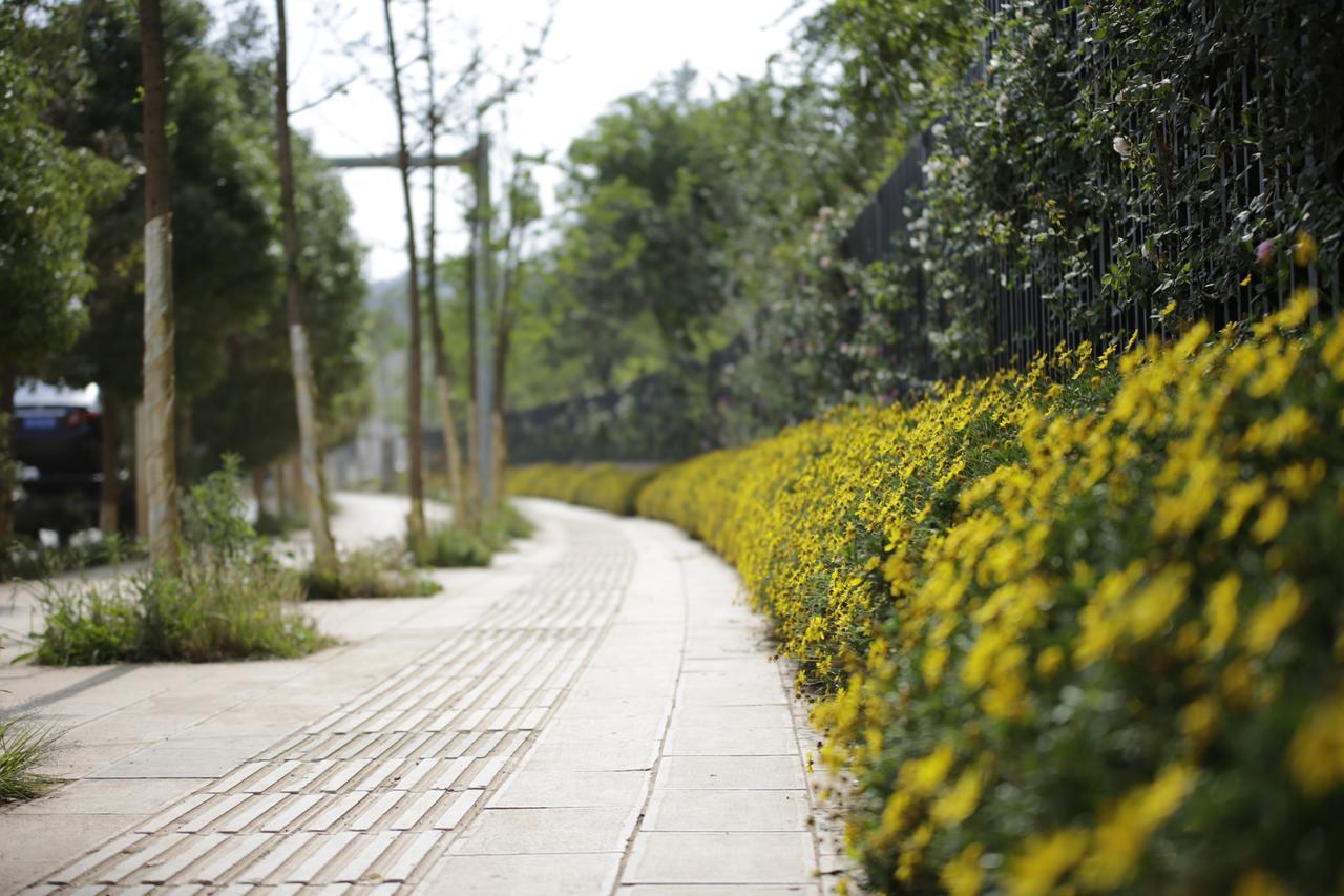Howard Johnson Flower City Hotel Kunming Exterior foto