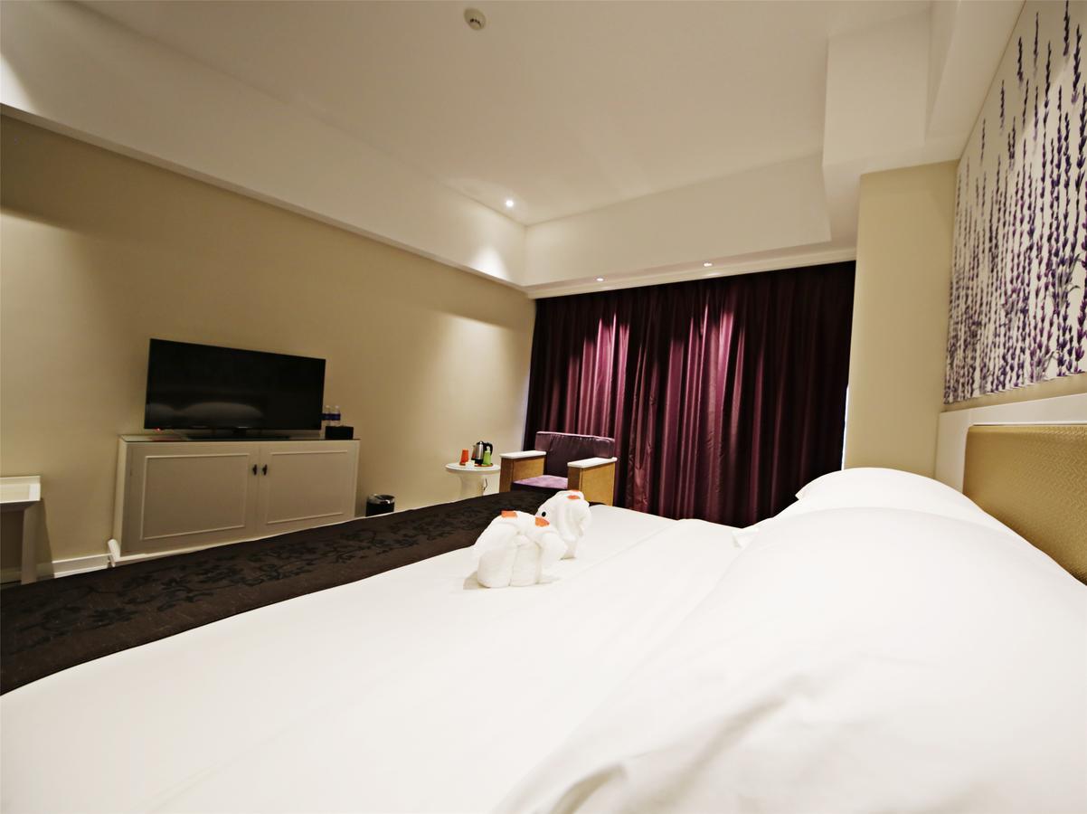 Howard Johnson Flower City Hotel Kunming Exterior foto