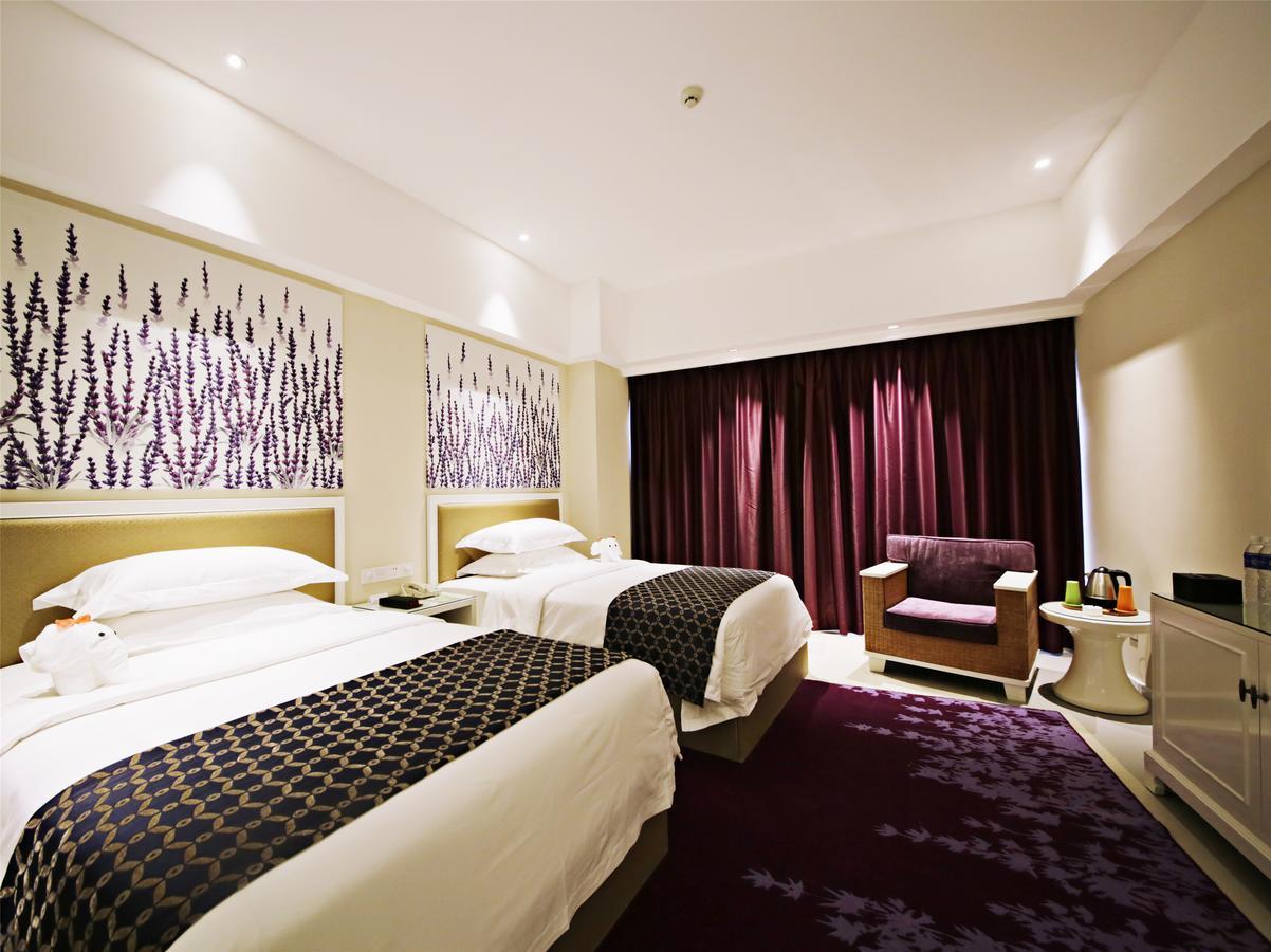 Howard Johnson Flower City Hotel Kunming Exterior foto