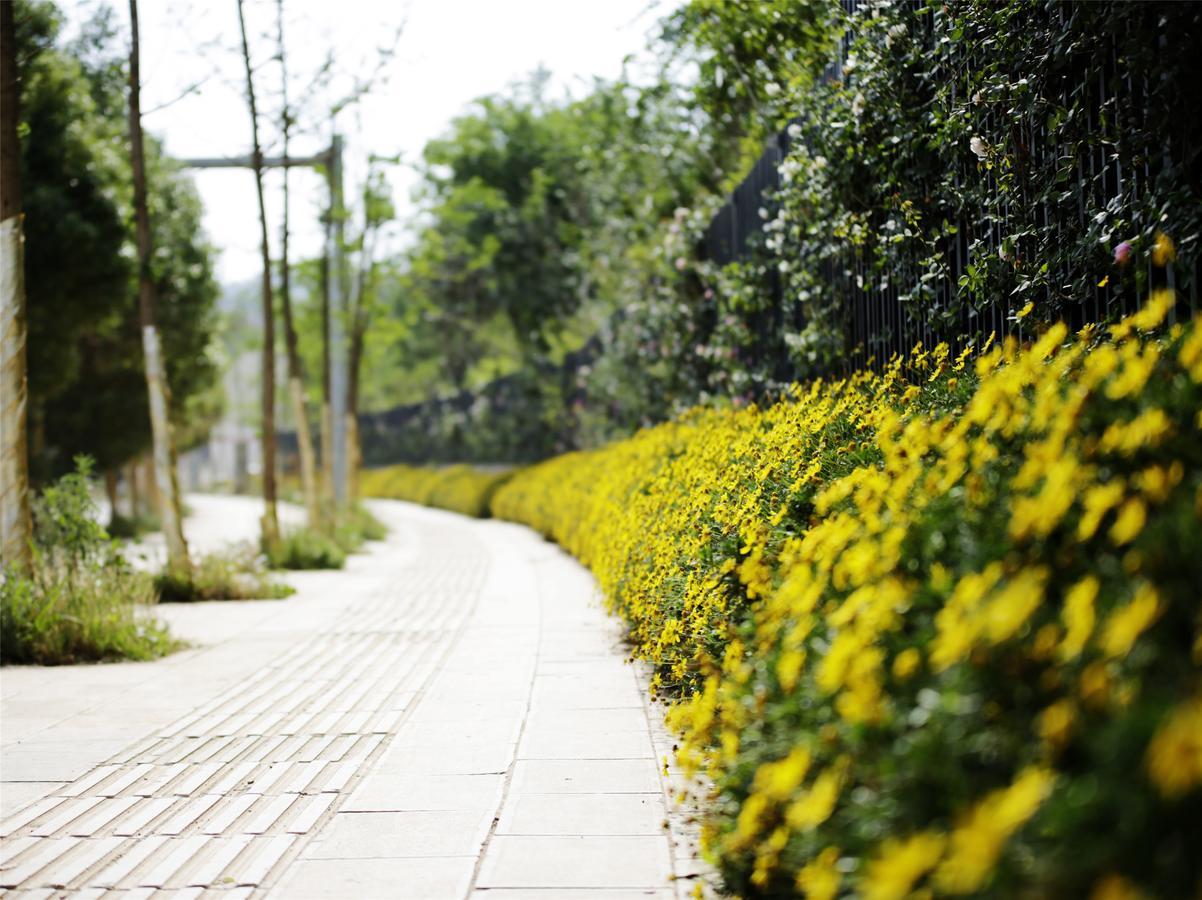 Howard Johnson Flower City Hotel Kunming Exterior foto